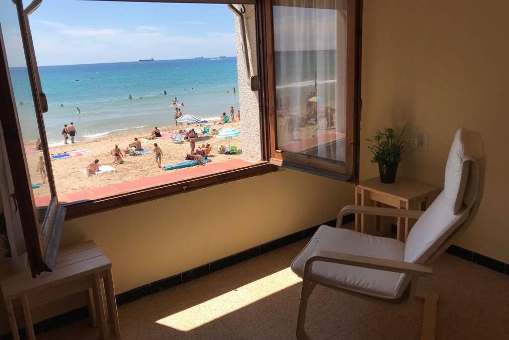 El Faro Apartaments Platja Llarga-Les Salines-Tgn Ταραγόνα Εξωτερικό φωτογραφία
