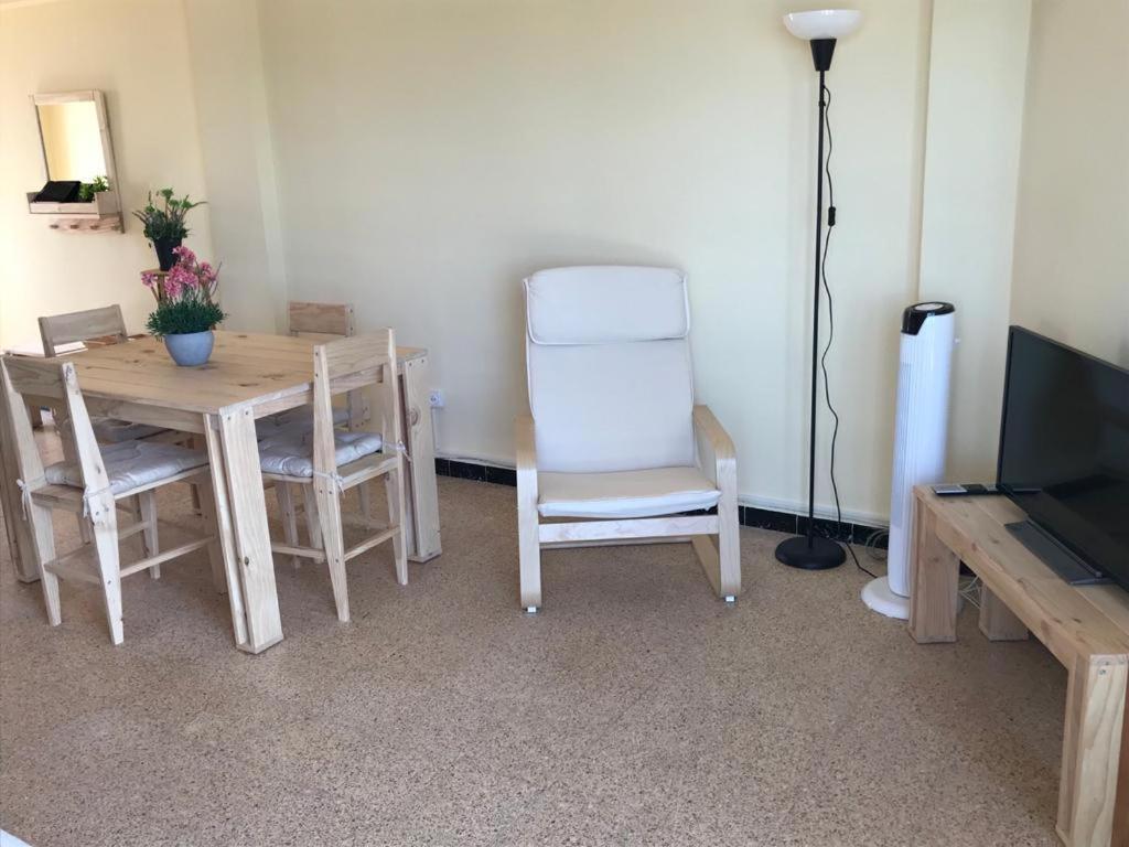 El Faro Apartaments Platja Llarga-Les Salines-Tgn Ταραγόνα Εξωτερικό φωτογραφία